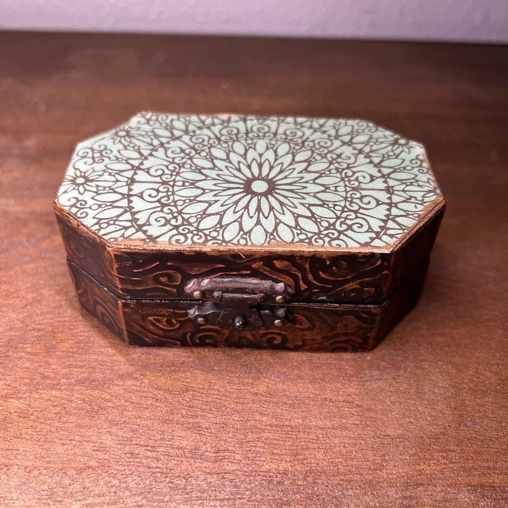 vintage-style octagonal wooden trinket or jewelry box